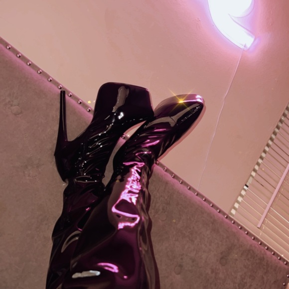 Size 9 - Picture 1 of 3